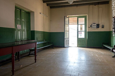 Sala de espera de la estación de trenes de Rivera - Departamento de Rivera - URUGUAY. Foto No. 73492