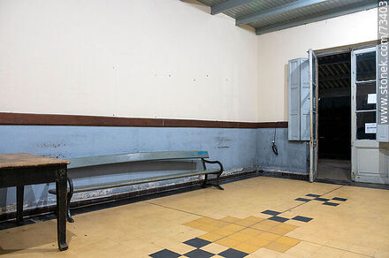 Sala de espera de la estación de trenes de Tacuarembó - Departamento de Tacuarembó - URUGUAY. Foto No. 73403
