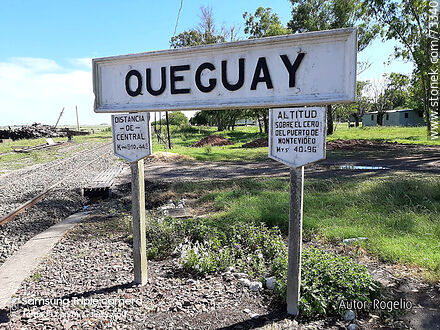 Cartel de la estación de trenes Queguay - Departamento de Paysandú - URUGUAY. Foto No. 73340