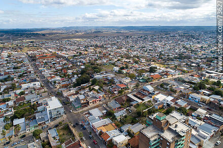 Vista aérea de la ciudad de Rivera desde el Cerro del Marco al suroeste - Departamento de Rivera - URUGUAY. Foto No. 73627