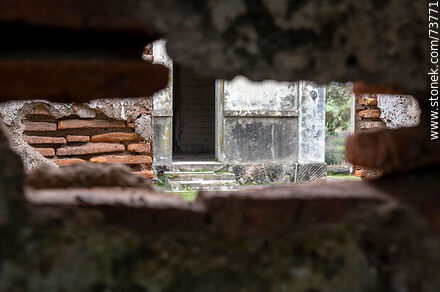 Ruins near the home of the director of the French mining company - Department of Rivera - URUGUAY. Photo #73771