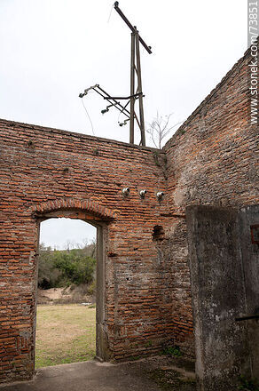 Absence of roof on brick structure with power line pole - Department of Rivera - URUGUAY. Photo #73851