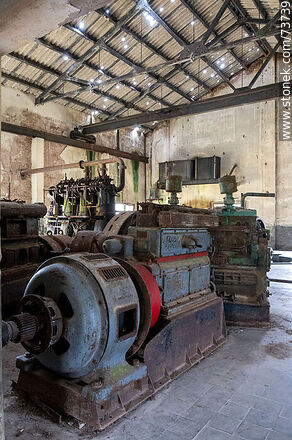 Antigua maquinaria para la generación de energía eléctrica - Departamento de Rivera - URUGUAY. Foto No. 73739