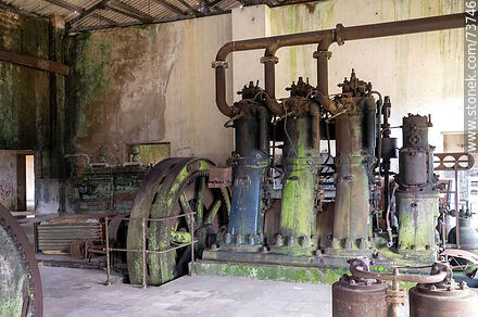 Antigua maquinaria para la generación de energía eléctrica - Departamento de Rivera - URUGUAY. Foto No. 73746