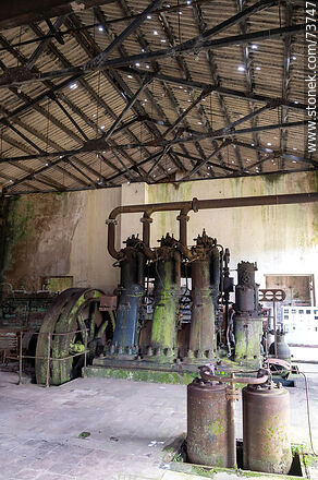 Antigua maquinaria para la generación de energía eléctrica - Departamento de Rivera - URUGUAY. Foto No. 73747