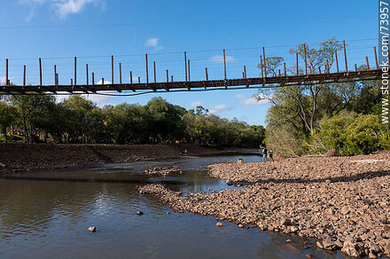 Puente peatonal sobre el arroyo Jabonería - Departamento de Tacuarembó - URUGUAY. Foto No. 73957