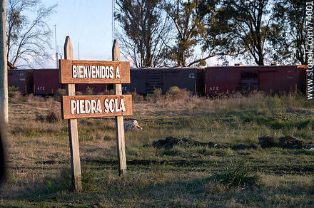 Cartel de bienvenida a Piedra Sola - Departamento de Paysandú - URUGUAY. Foto No. 74001