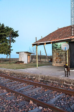 Antigua estación Pampa a unos metros de la Ruta 5 - Departamento de Tacuarembó - URUGUAY. Foto No. 74047
