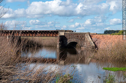 Puente ferroviario sobre el arroyo Villlasboas - Departamento de Durazno - URUGUAY. Foto No. 74206