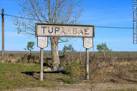 Cartel de la estación de ferrocarril Tupambaé - Departamento de Cerro Largo - URUGUAY. Foto No. 74215