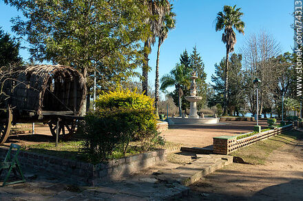 Fountain of the Toads and antique carriage in Zorrilla Park - Department of Cerro Largo - URUGUAY. Photo #74313