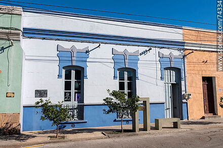 Frente de la casa de Juana de Ibarbourou - Departamento de Cerro Largo - URUGUAY. Foto No. 74334