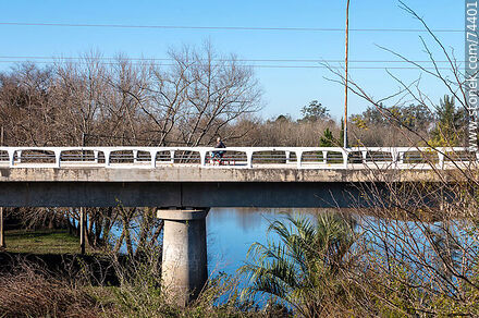 Puente carretero de las rutas 7 y 26 sobre el arroyo Del Sauce o de los Conventos - Departamento de Cerro Largo - URUGUAY. Foto No. 74401