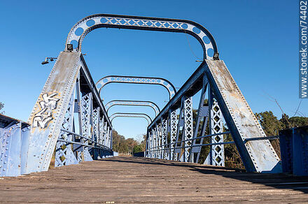 Antiguo puente ferroviario sobre el arroyo Conventos transformado en peatonal - Departamento de Cerro Largo - URUGUAY. Foto No. 74402