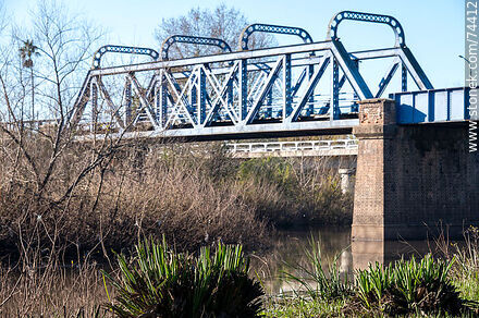 Antiguo puente ferroviario sobre el arroyo Conventos transformado en peatonal - Departamento de Cerro Largo - URUGUAY. Foto No. 74412