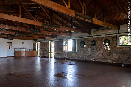 Salón dedicado a fiestas y eventos - Departamento de Cerro Largo - URUGUAY. Foto No. 74531