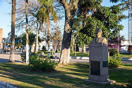 Plaza de Río Branco. Busto de José María Da Silva Paranhos, vizconde de Río Branco - Departamento de Cerro Largo - URUGUAY. Foto No. 74628