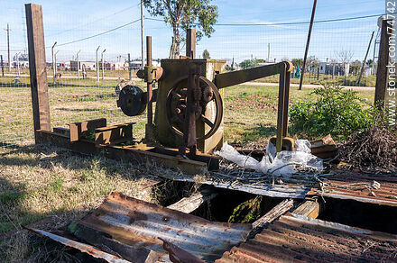 Antigua bomba de agua de la estación de ferrocarril - Departamento de Treinta y Tres - URUGUAY. Foto No. 74742