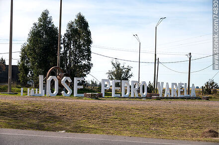 Letrero de José Pedro Varela - Departamento de Lavalleja - URUGUAY. Foto No. 74830