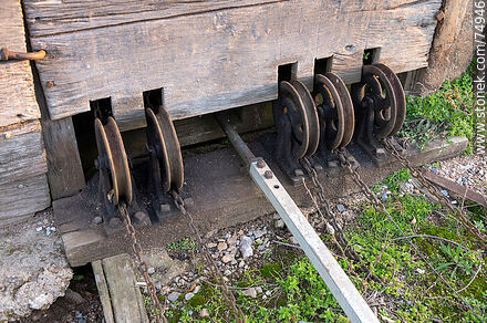 Verdum train station, near Minas. Chains and pulleys for track switches - Lavalleja - URUGUAY. Photo #74946