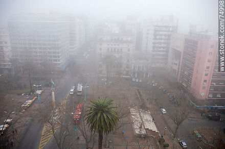 Fog in Plaza Cagancha - Department of Montevideo - URUGUAY. Photo #74998