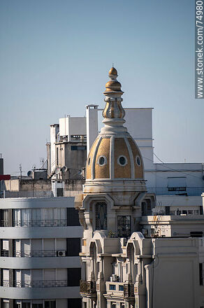 Dome of the San Felipe y Santiago building on 18 de Julio Ave. at the corner of Yaguarón Street - Department of Montevideo - URUGUAY. Photo #74980