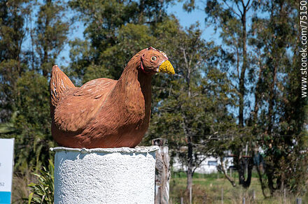The sculpture of the chicken next to the village sign - Department of Canelones - URUGUAY. Photo #75150