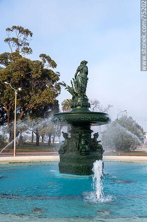 Fountain Le Source in the morning - Department of Montevideo - URUGUAY. Photo #75202