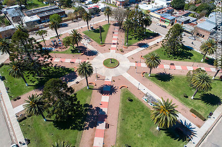 Vista aérea de la plaza de Santa Rosa - Departamento de Canelones - URUGUAY. Foto No. 75225