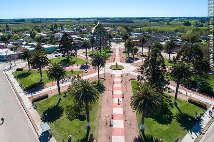 Vista aérea de la plaza de Santa Rosa - Departamento de Canelones - URUGUAY. Foto No. 75215