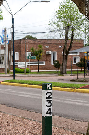 Mojón del kilómetro 234 de la Ruta 14. Calle Marcos Sastre - Departamento de Durazno - URUGUAY. Foto No. 75368