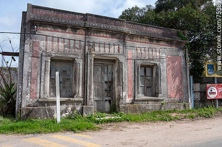Antigua casona - Departamento de Canelones - URUGUAY. Foto No. 75389