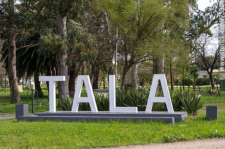 Letrero de Tala al ingreso de la ciudad - Departamento de Canelones - URUGUAY. Foto No. 75388