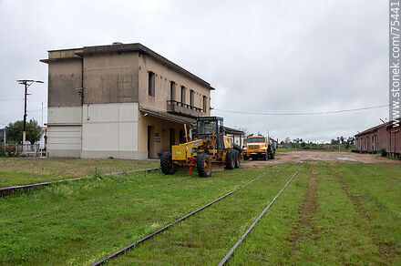 Old train station of Sarandí del Yí. Road Machinery - Durazno - URUGUAY. Photo #75441