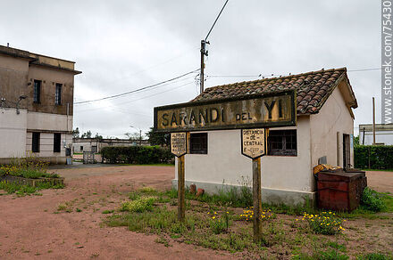 Old train station of Sarandí del Yí. Station sign - Durazno - URUGUAY. Photo #75430
