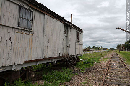 Antigua estación de trenes Reboledo. Antiguo vagón de madera - Department of Florida - URUGUAY. Photo #75524