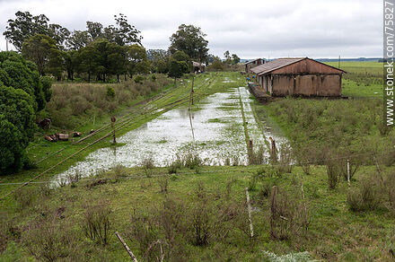 Roads flooded with rainwater. Loading sheds at Puntas de Herrera train station. - Durazno - URUGUAY. Photo #75827