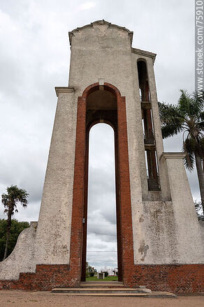 Torre del tanque de OSE - Departamento de Florida - URUGUAY. Foto No. 75910