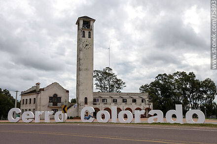 Junta Local, su torre y el letrero del pueblo - Departamento de Florida - URUGUAY. Foto No. 75893