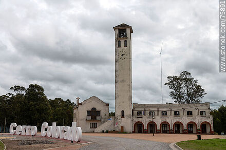 Junta Local, su torre y el letrero del pueblo - Departamento de Florida - URUGUAY. Foto No. 75891