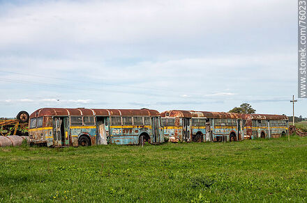 COTSUR buses turned into scrap metal - Department of Florida - URUGUAY. Photo #76023