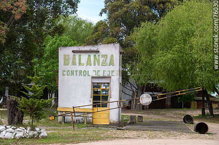 Old balance and shaft control - Department of Florida - URUGUAY. Photo #76030