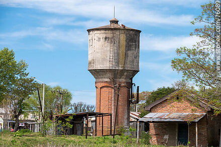 Water tank with brick base at the Sarandí Grande railroad station. - Department of Florida - URUGUAY. Photo #76089