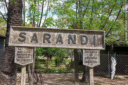 Sarandí Grande Railway Station. Station sign - Department of Florida - URUGUAY. Photo #76077