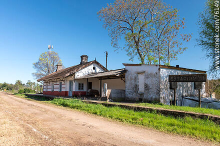 Estación Yí de ferrocarriles. Cartel de la estación - Departamento de Durazno - URUGUAY. Foto No. 76149