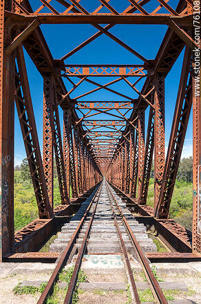 Puente ferroviario de hierro reticulado sobre el río Yí (2021) - Departamento de Durazno - URUGUAY. Foto No. 76108