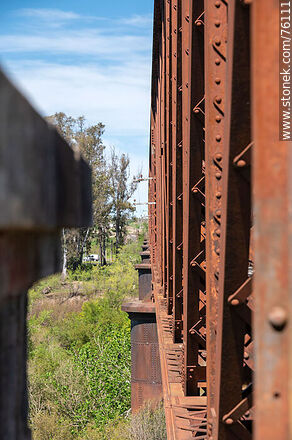 Puente ferroviario de hierro reticulado sobre el río Yí (2021) - Departamento de Durazno - URUGUAY. Foto No. 76111