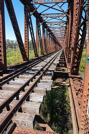 Reticulated iron railway bridge over the Yí River (2021) - Durazno - URUGUAY. Photo #76116