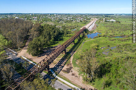 Aerial view of the iron reticulated railway bridge crossing the Yí River to Durazno City - Durazno - URUGUAY. Photo #76469