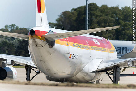 Airbus 340 de Iberia visto de atrás - Departamento de Canelones - URUGUAY. Foto No. 76577